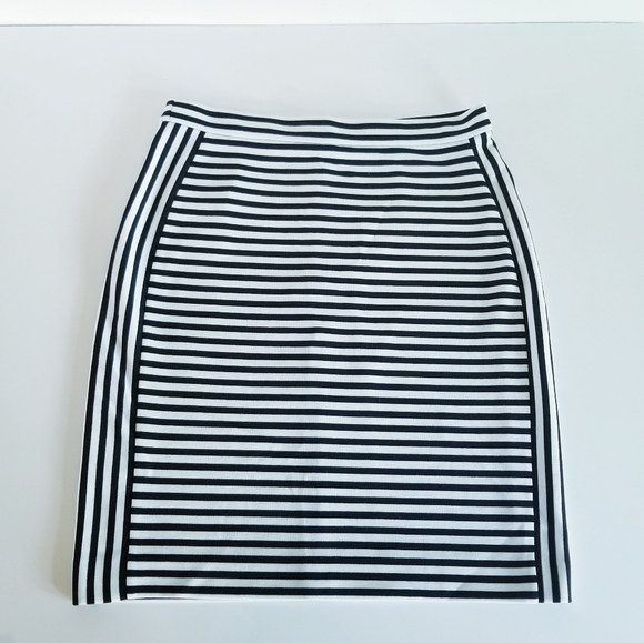 Banana Republic Factory Dresses & Skirts - Balck & White Pencil skirt